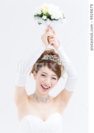 Women in a wedding dress 9926679