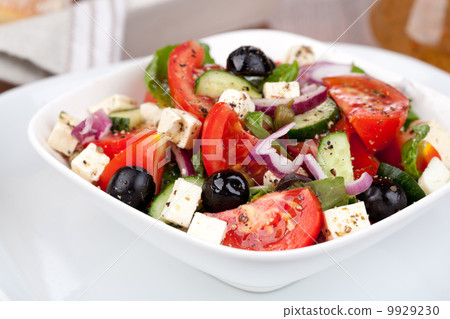 vegetable salad with feta cheese 9929230