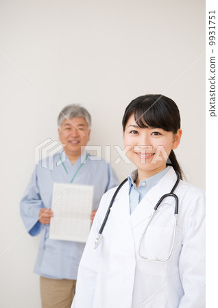 Female doctor and patient 9931751