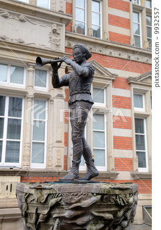 Statue of Pied Piper (Rat-Catcher) of Hamelin. Germany. Statue of Pied Piper (Rat-Catcher) of Hamelin. Germany. 9932557