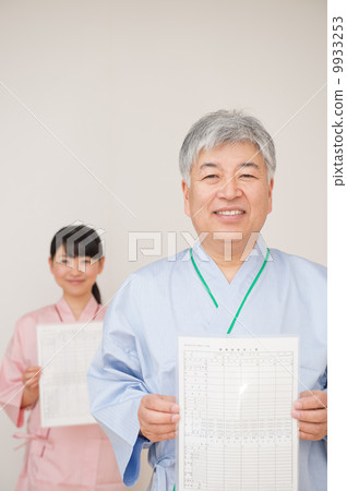 Senior men and young women who undergo medical examination 9933253