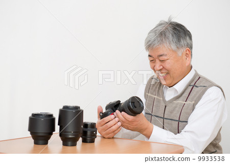 Senior male with camera 9933538