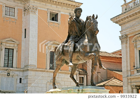 The Equestrian Statue of Marcus Aurelius. Rome, Italy The Equestrian Statue of Marcus Aurelius. Rome, Italy 9933922