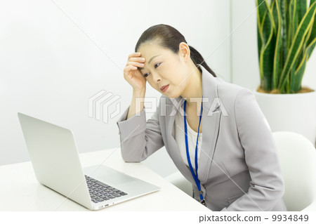 工作的女商人 9934849