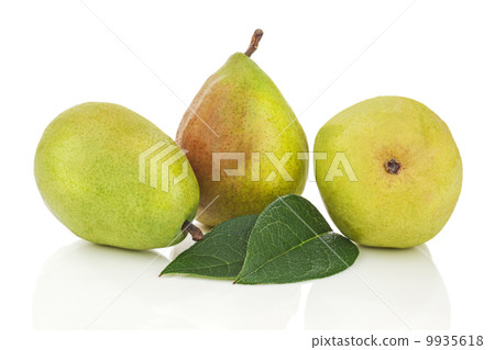 Pears with green leaves isolated on white background. 9935618