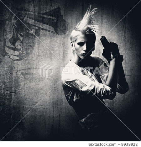 acttractive blond girl with gun 9939922