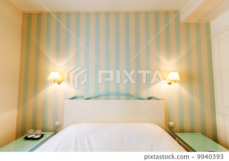 Hotel room with double bed 9940393