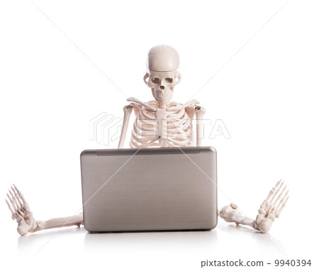 Skeleton working on laptop Skeleton working on laptop 9940394