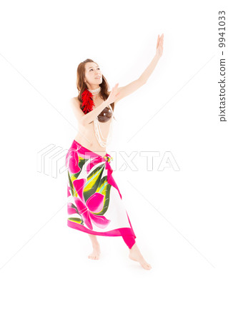 A beautiful woman who wears a vivid pareo and enjoys Orita A beautiful woman who wears a vivid pareo and enjoys Orita 9941033