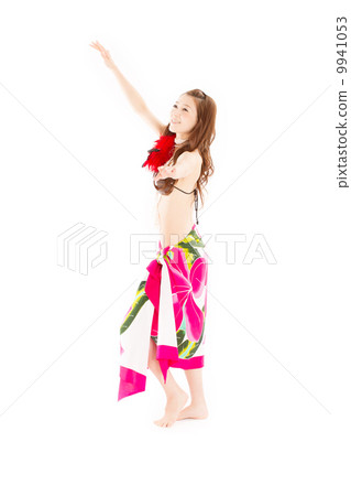 A beautiful woman who wears a vivid pareo and enjoys Orita A beautiful woman who wears a vivid pareo and enjoys Orita 9941053