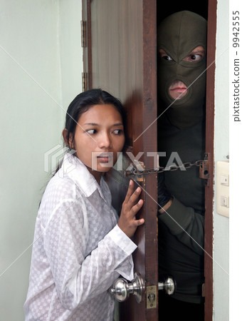 Housebreaking 9942555
