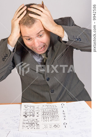 aspirant with IQ test 9942586