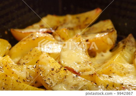 Roasted potatoes with spices and cheese Roasted potatoes with spices and cheese 9942867