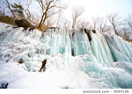Ice waterfall in the Yun Yong Valley Ice waterfall in the Yun Yong Valley 9944196