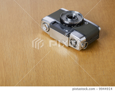 Antique camera Antique camera 9944914