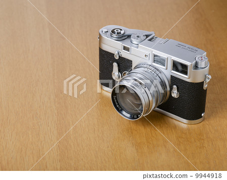 Antique camera Antique camera 9944918