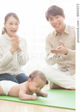 3 months old baby family skin 9945075