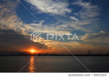 Tokyo Bay Sunset 9945283