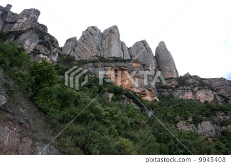 Monstelato's sharp mountains 9945408