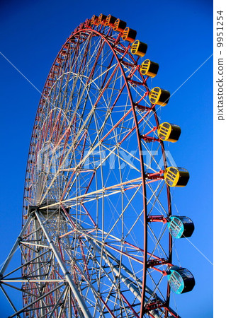 Ferris wheel for diamonds and flowers 9951254