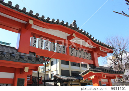 Entrance of Zengokuji in Kagurazaka 9951301
