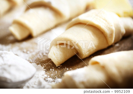 Croissant and flour Croissant and flour 9952109