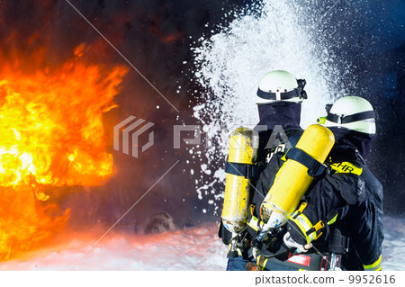 Firefighter - Firemen extinguishing a large blaze 9952616