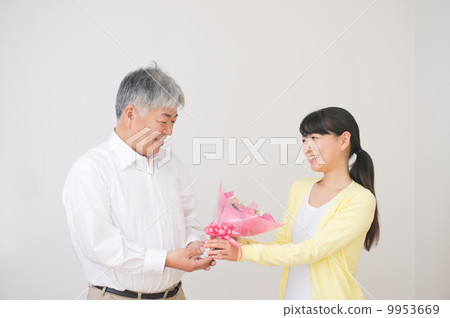Senior father and daughter 9953669
