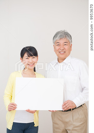 Senior father and daughter 9953670