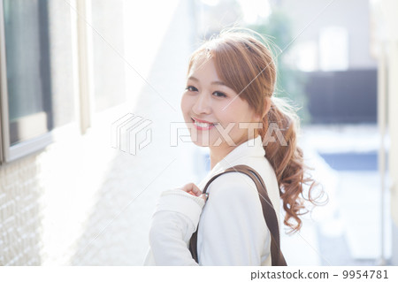 young woman young woman 9954781