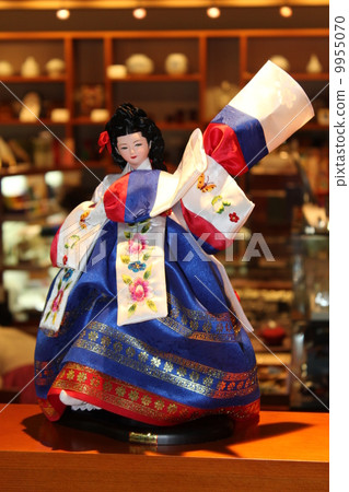 A doll A doll 9955070