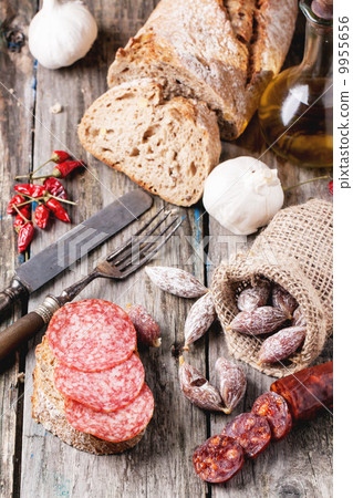 Sausage and bread 9955656