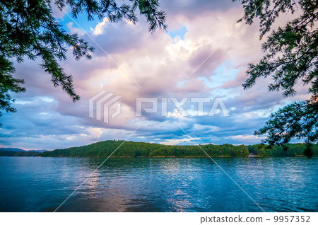 scenery around lake jocasse gorge 9957352