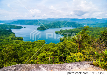 scenery around lake jocasse gorge 9957356