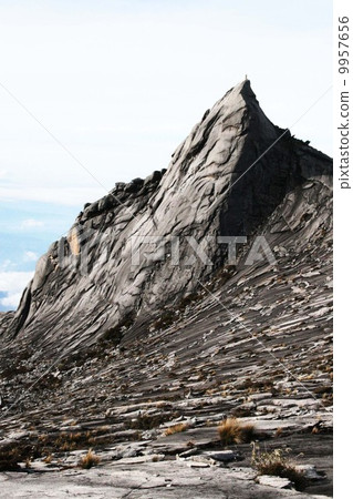 Kinabalu South Peak 3922 m 9957656
