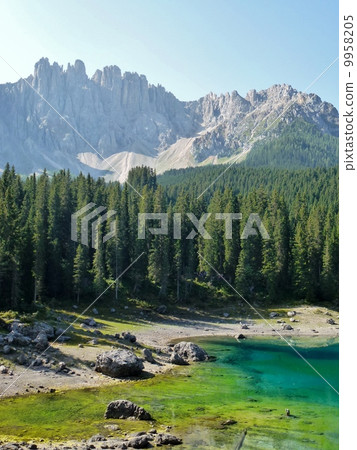 意大利·多洛米蒂·卡雷扎湖 9958205