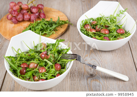 Fresh rucola salad with red grapes 9958945