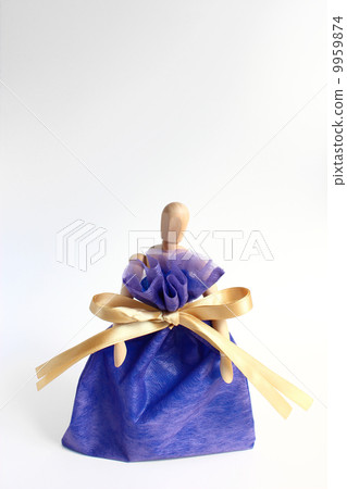 繪製娃娃和禮物 9959874