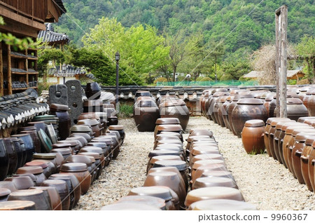 Korean Kimuchi Vase 9960367