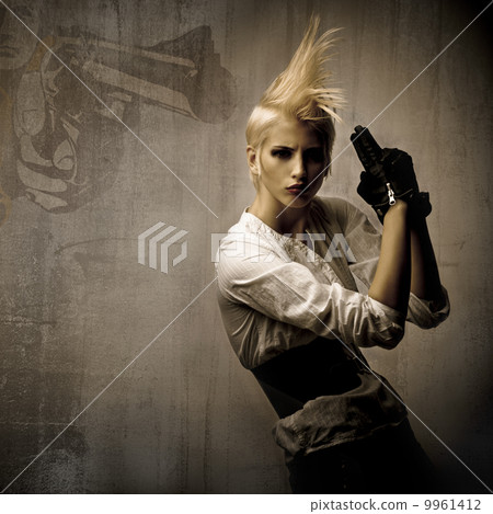 acttractive blond girl with gun 9961412