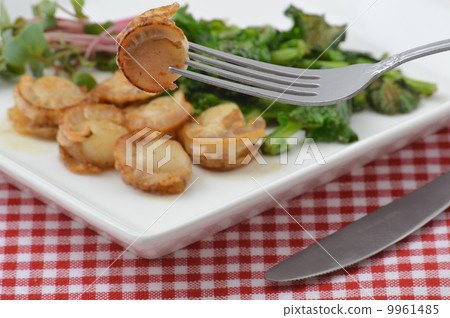 Grilled scallops with butter Grilled scallops with butter 9961485