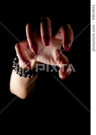 human female clawhand 9963601