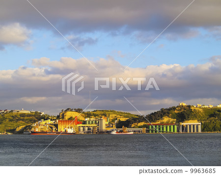 Tagus River in Lisbon 9963685