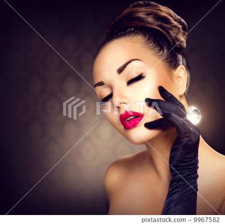 Beauty Fashion Glamour Girl Portrait. Vintage Style Girl 9967582