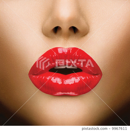 Sexy Lips. Beautiful Make-up Closeup. Kiss 9967611