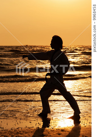 Martial arts man training taekwondo 9968458