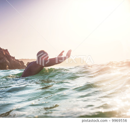 Man in the wave Man in the wave 9969556
