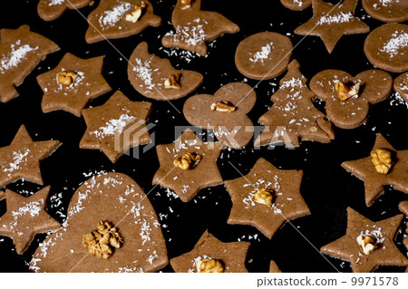 Gingerbread cookies ready for baking 9971578