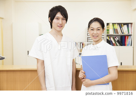Male and female nurse 9971816