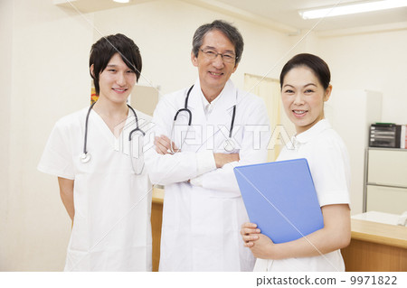 Doctors and nurses 9971822